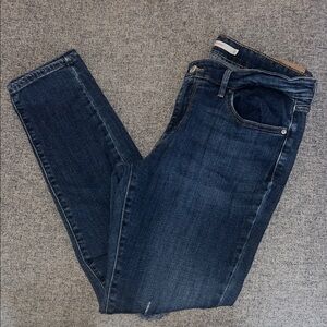 Levi’s 711 Skinny Jeans GUC 31